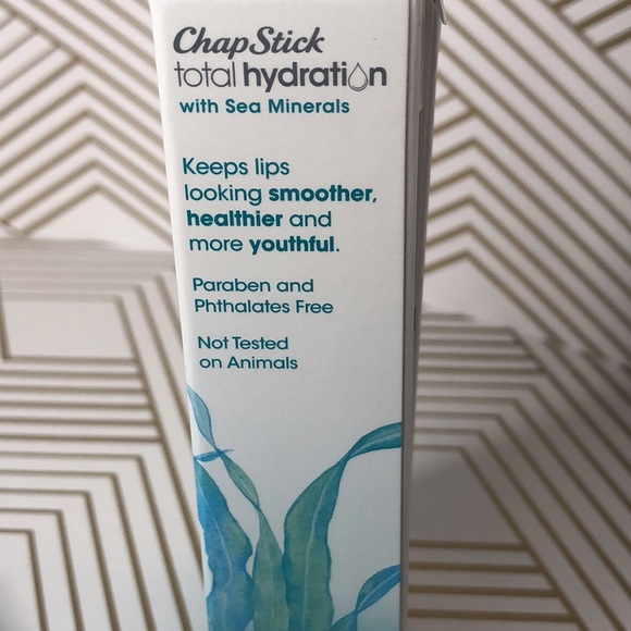ChapStick Lip Treatment Total Hydration With Sea Minerals Overnight Renewal Balm - Picture 9 of 11